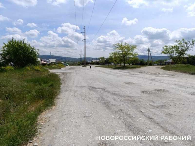 «Рядом – знаменитые раевские парники!» Жители Новороссийска обследуют места, куда привезут замазученный песок из Анапы