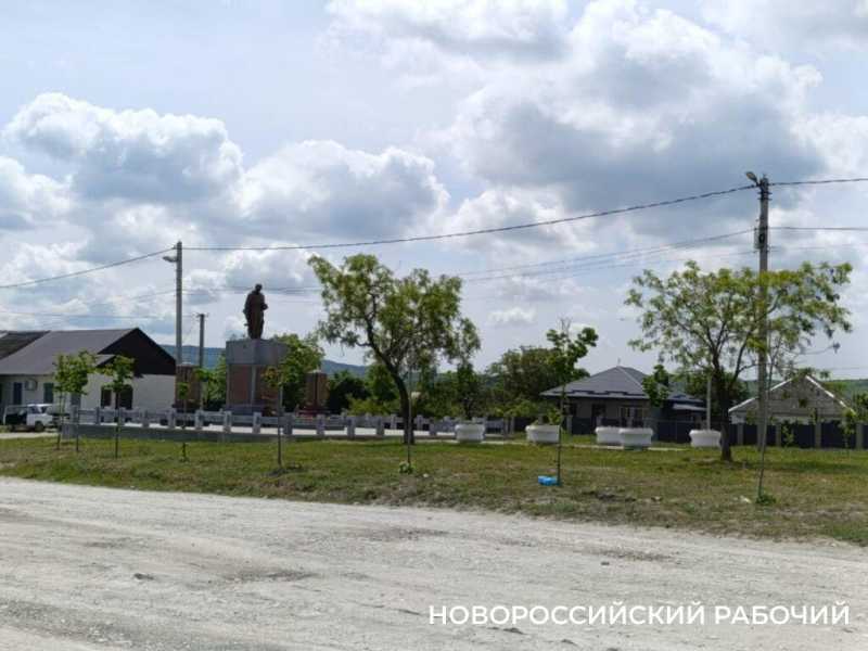 «Рядом – знаменитые раевские парники!» Жители Новороссийска обследуют места, куда привезут замазученный песок из Анапы