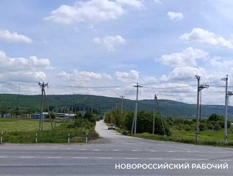 «Рядом – знаменитые раевские парники!» Жители Новороссийска обследуют места, куда привезут замазученный песок из Анапы