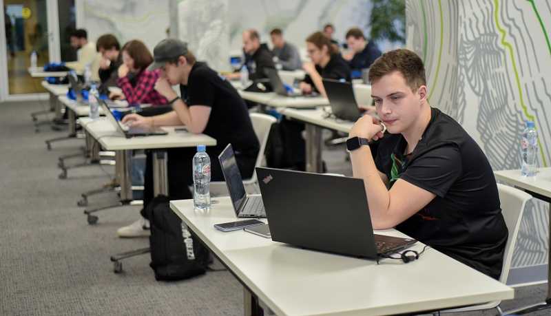 Студенты из Краснодарского края вышли в финал международной олимпиады «ИТ-Планета 2025»