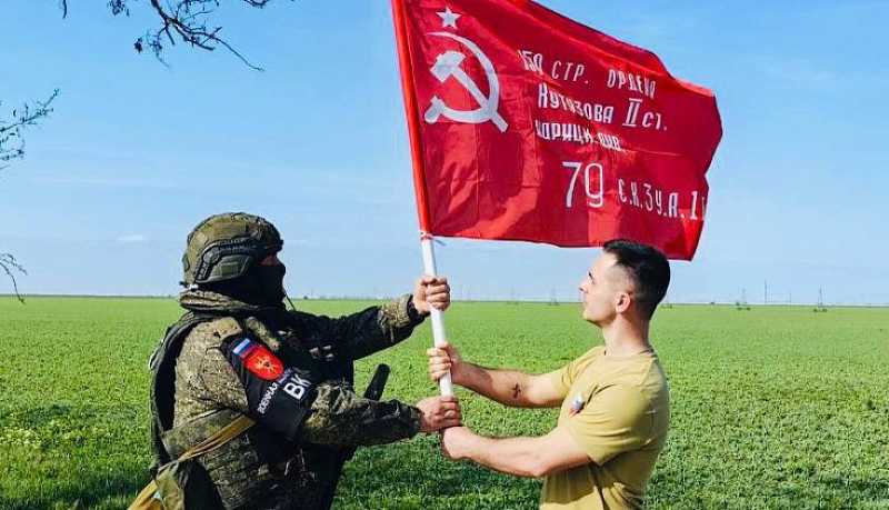 Участники СВО из казачьих добровольческих отрядов Кубанского войска провели акцию «Бессмертный полк» на передовой