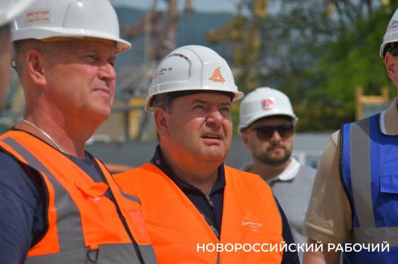 Увеличение объемов перевалки и штата рабочих. Глава Новороссийска в порту встретился с руководством терминала