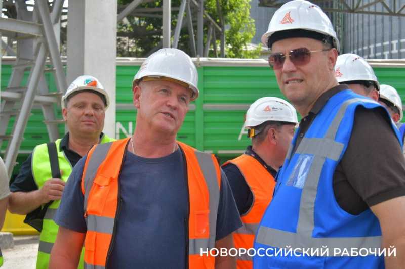 Увеличение объемов перевалки и штата рабочих. Глава Новороссийска в порту встретился с руководством терминала