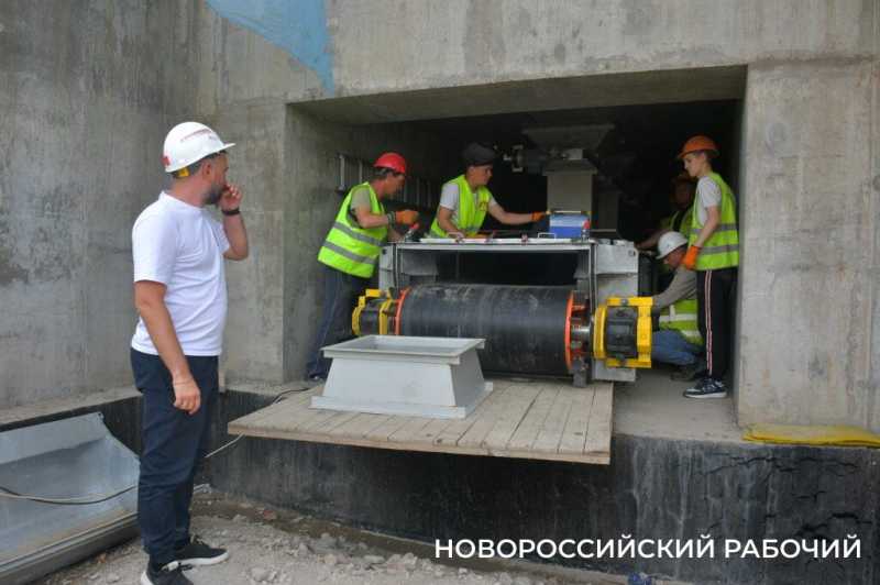 Увеличение объемов перевалки и штата рабочих. Глава Новороссийска в порту встретился с руководством терминала