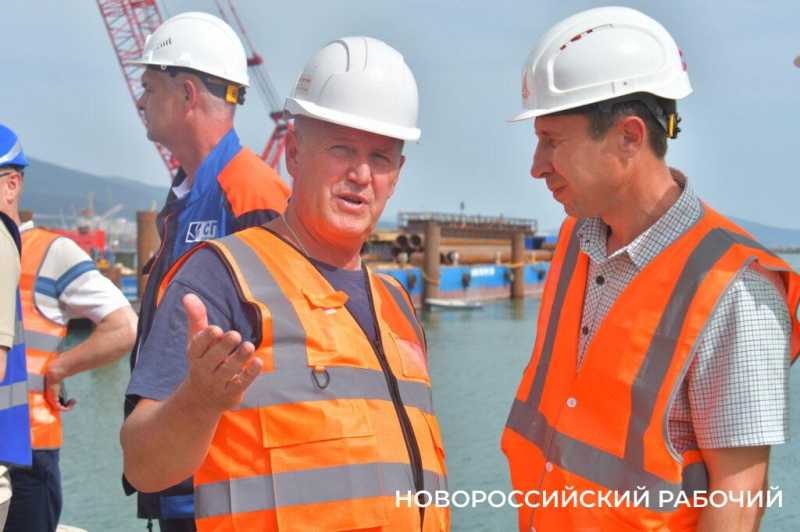 Увеличение объемов перевалки и штата рабочих. Глава Новороссийска в порту встретился с руководством терминала