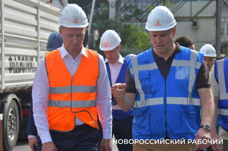 Увеличение объемов перевалки и штата рабочих. Глава Новороссийска в порту встретился с руководством терминала