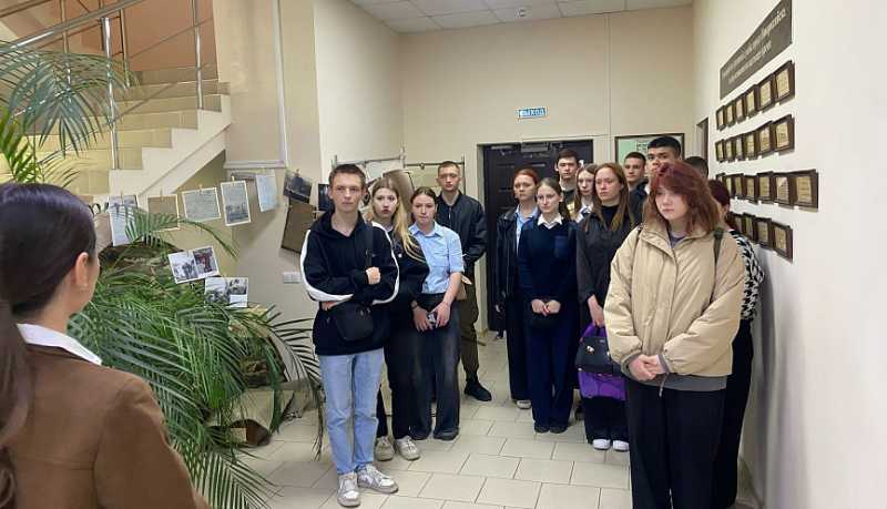 В архиве Новороссийска для студентов провели познавательную экскурсию, посвященную истории города-героя  