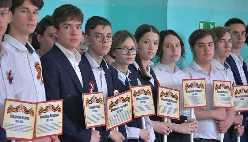 В гимназии Новороссийска обновили &laquo;Сад памяти&raquo; в честь защитников города