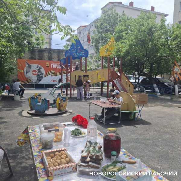 В Новороссийске «Бессмертный полк» появился в подъездах «Китайской стены»