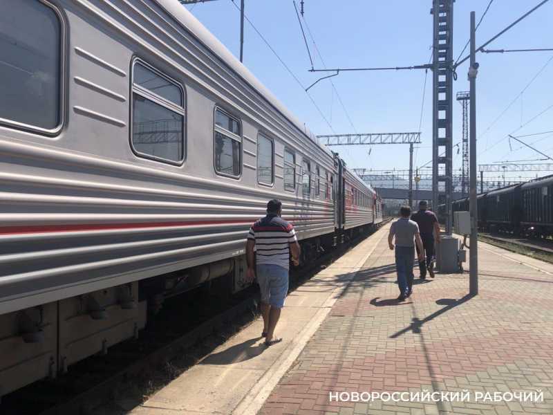 В Новороссийске бомбилам запретили работать на ж/д вокзале