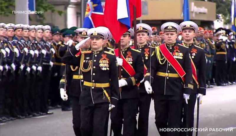 В Новороссийске идет Парад Победы