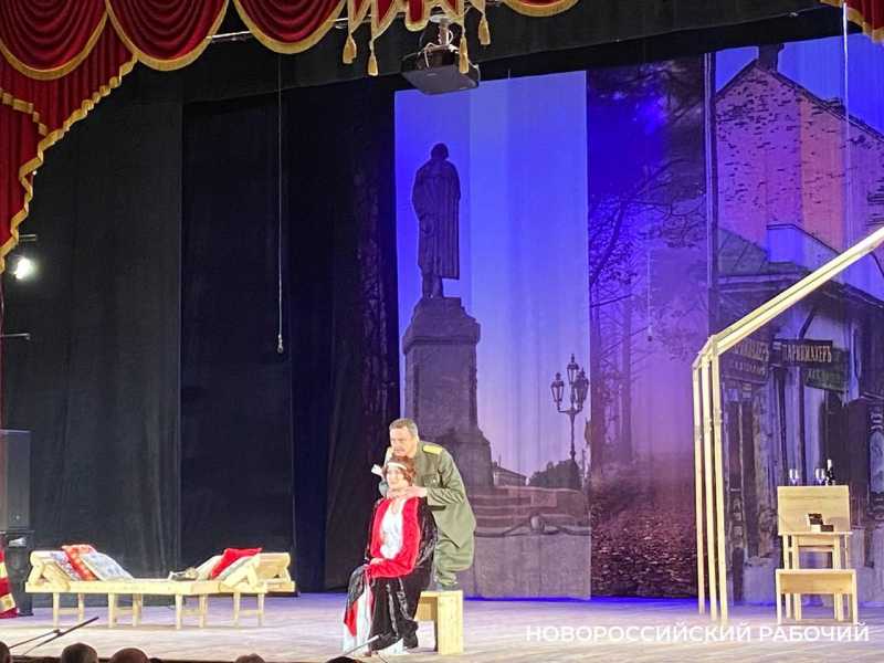 В Новороссийске московские артисты &laquo;заставили&raquo; зрителей перечитать Бунина