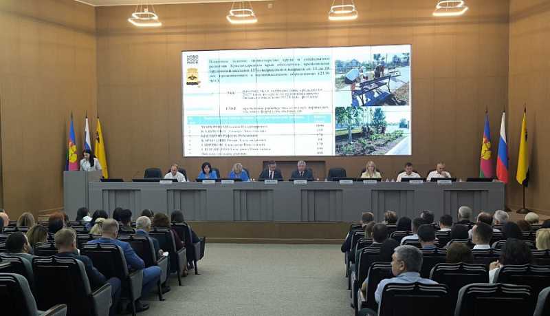 В Новороссийске организована трудовая занятость подростков на летний каникулярный период
