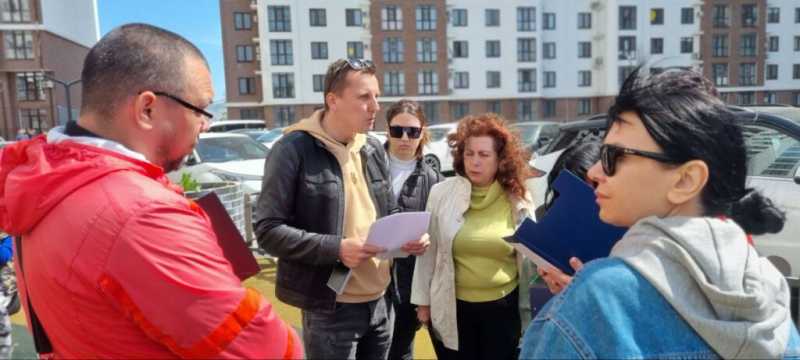 В Новороссийске проводится поквартирный обход пострадавшего от атаки дома