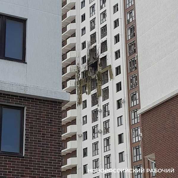 В Новороссийске проводится поквартирный обход пострадавшего от атаки дома