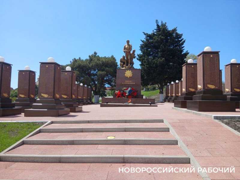 В Новороссийске с 9 мая горит второй в городе Вечный огонь