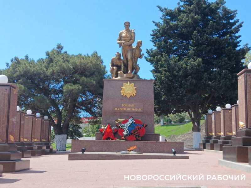 В Новороссийске с 9 мая горит второй в городе Вечный огонь