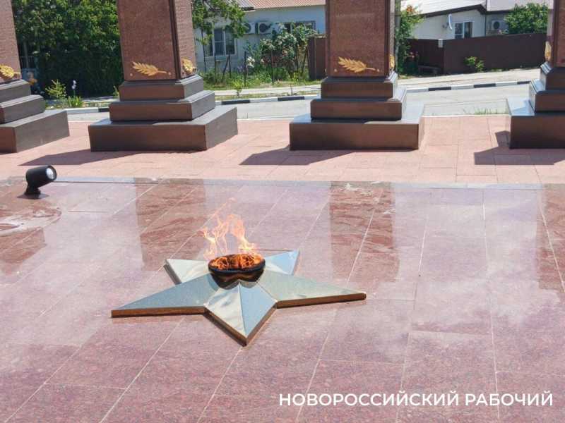 В Новороссийске с 9 мая горит второй в городе Вечный огонь