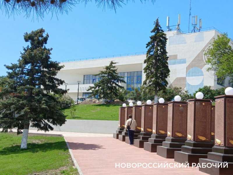 В Новороссийске с 9 мая горит второй в городе Вечный огонь