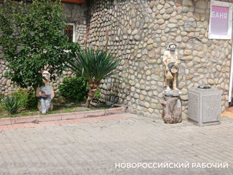 В Новороссийске заработает новый старый пляж со скульптурами … пионеров