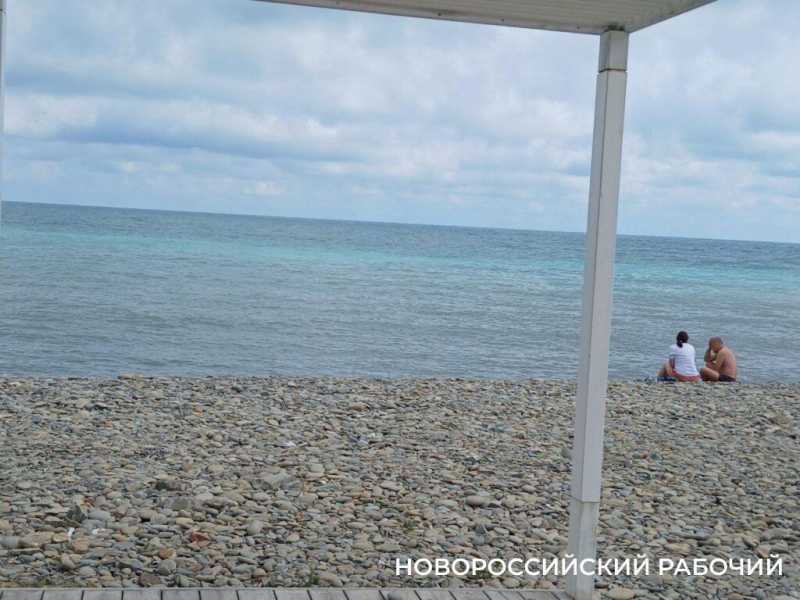 В пригороде Новороссийска ровняют пляж и готовят номера в гостиницах