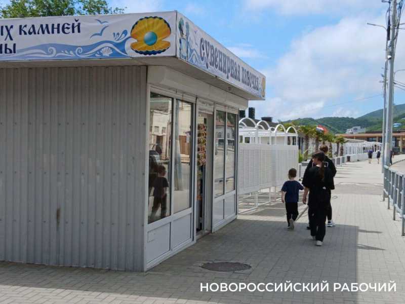 В пригороде Новороссийска ровняют пляж и готовят номера в гостиницах