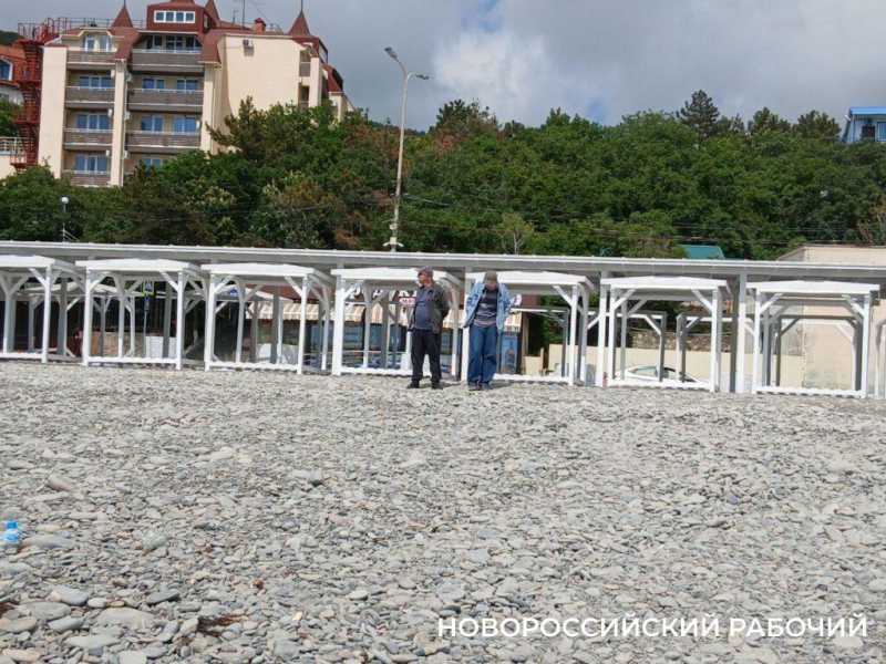 В пригороде Новороссийска ровняют пляж и готовят номера в гостиницах
