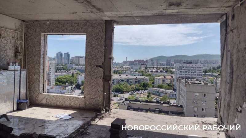 «Взрывом все перемололо!» В Новороссийске только приступают к ремонту дома, пострадавшего 3 мая от атаки БПЛА