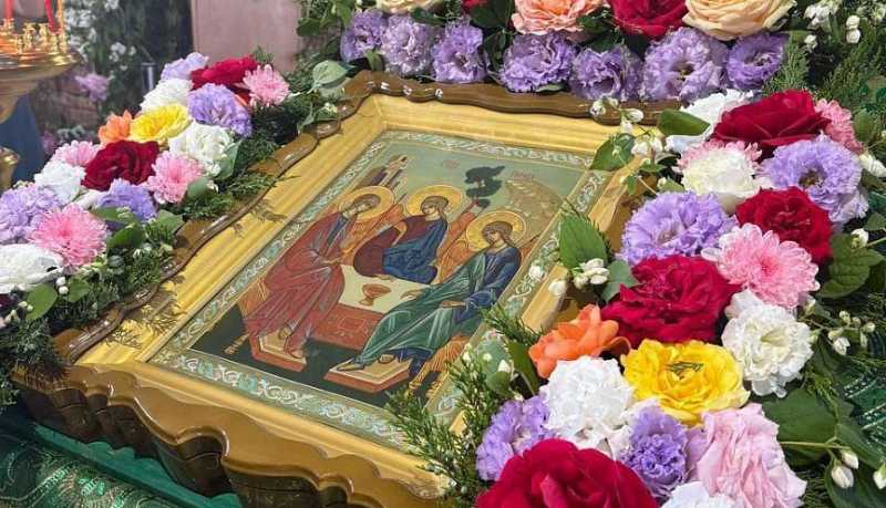 Андрей Кравченко поздравил православных новороссийцев со светлым праздником Святой Троицы