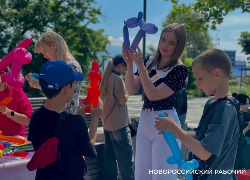 Флаг на перевале, клятва вожатых, панамки – как в Новороссийске отметили день защиты детей
