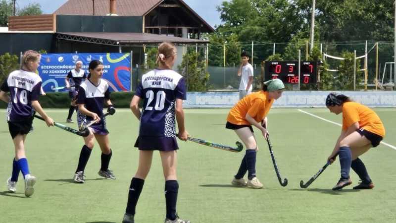 Хоккеистки из Новороссийска выиграли первенство ЮФО