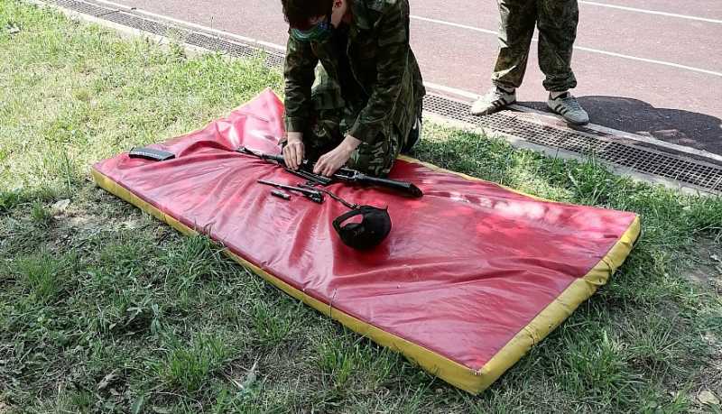 Летние каникулы с пользой: юные казаки Новороссийска на военизированных сборах осваивают азы науки побеждать