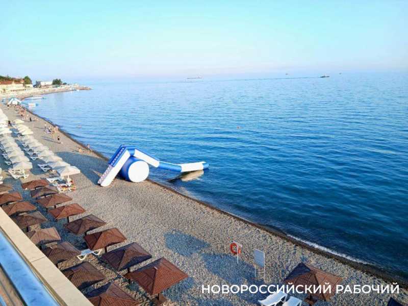 Началось! На пляжи под Новороссийском съезжаются курортники со всей страны