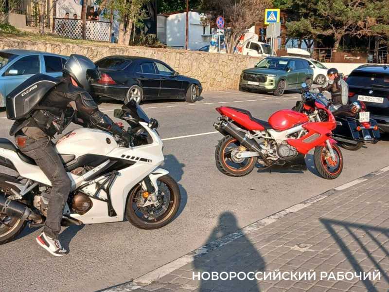 Началось! На пляжи под Новороссийском съезжаются курортники со всей страны