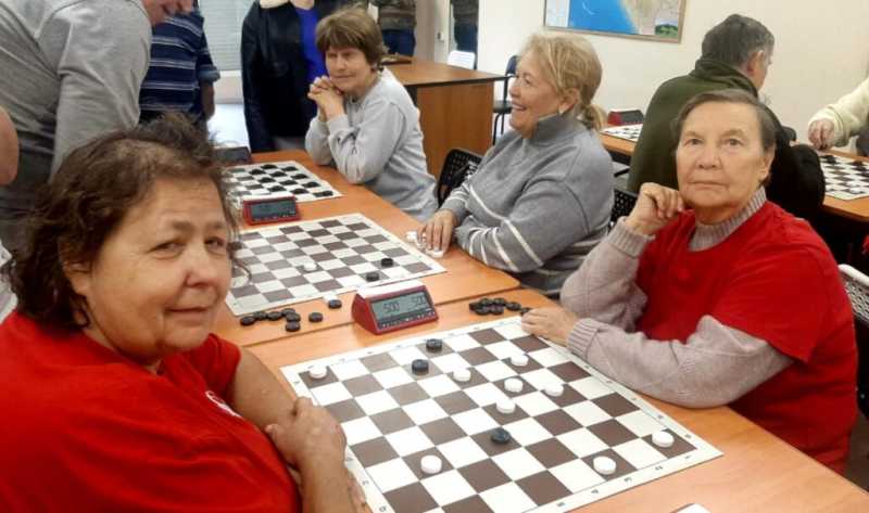 Не ныть, учить сотни языков, не ходить, а бегать! Секреты побед пенсионеров Новороссийска