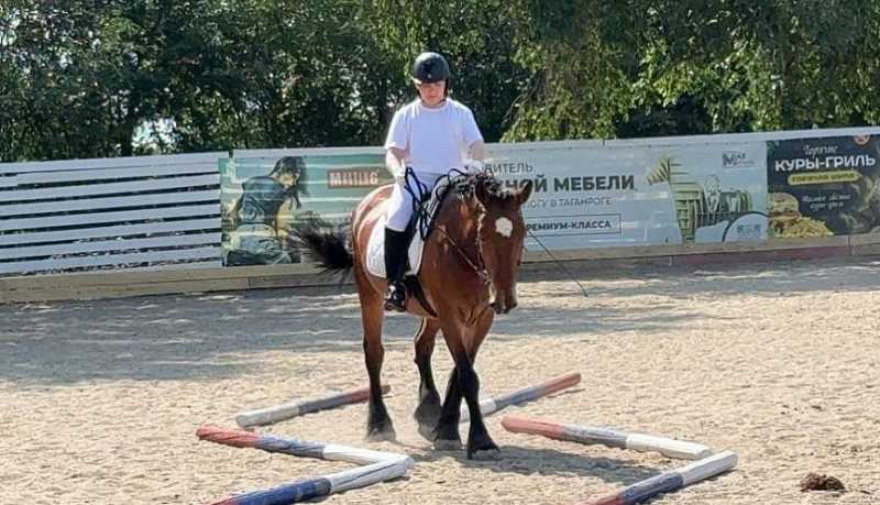 Новороссийцы успешно выступили на Открытом чемпионате и первенстве города Таганрога по паралимпийскому и специальному конному спорту