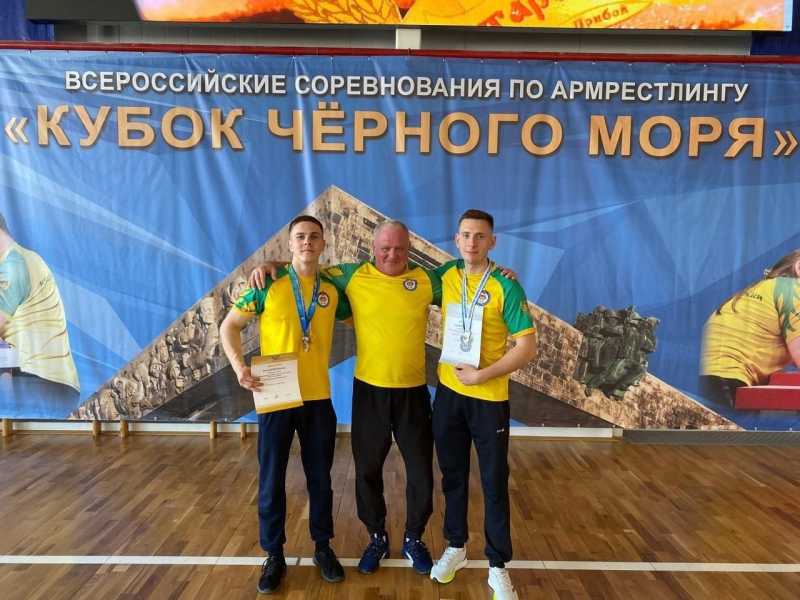 Новороссийск впервые принял Всероссийские соревнования по армреслингу. Есть победы!
