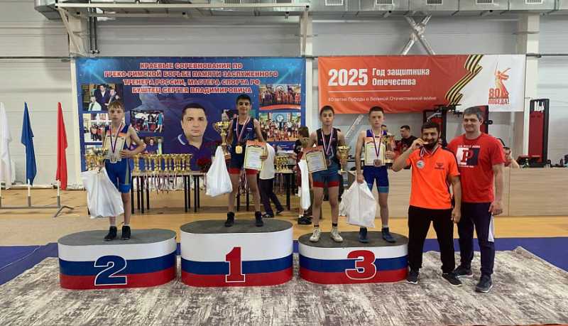 Новороссийские спортсмены показали высокий уровень подготовки на Краевых соревнованиях по греко-римской борьбе