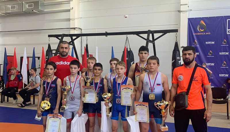 Новороссийские спортсмены показали высокий уровень подготовки на Краевых соревнованиях по греко-римской борьбе
