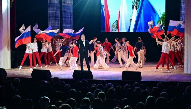 «Родина моя – моя Россия»: в гортеатре Новороссийска прошел праздничный концерт, посвященный одному из главных государственных праздников   