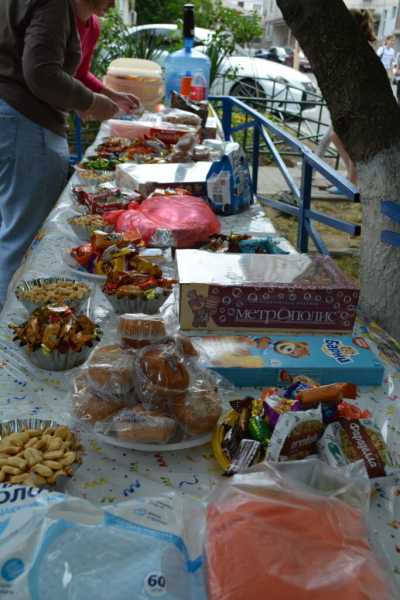 Самый длинный дом Новороссийска от души отметил День соседа