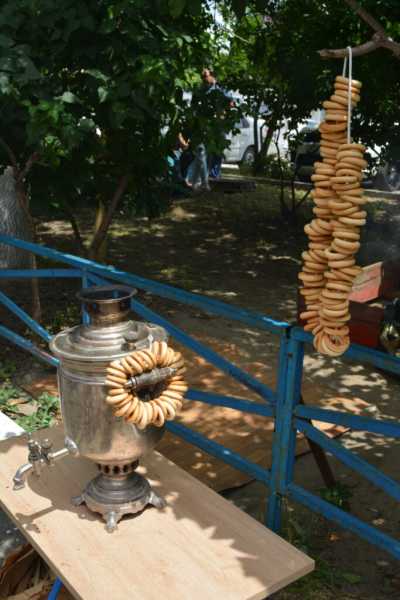 Самый длинный дом Новороссийска от души отметил День соседа