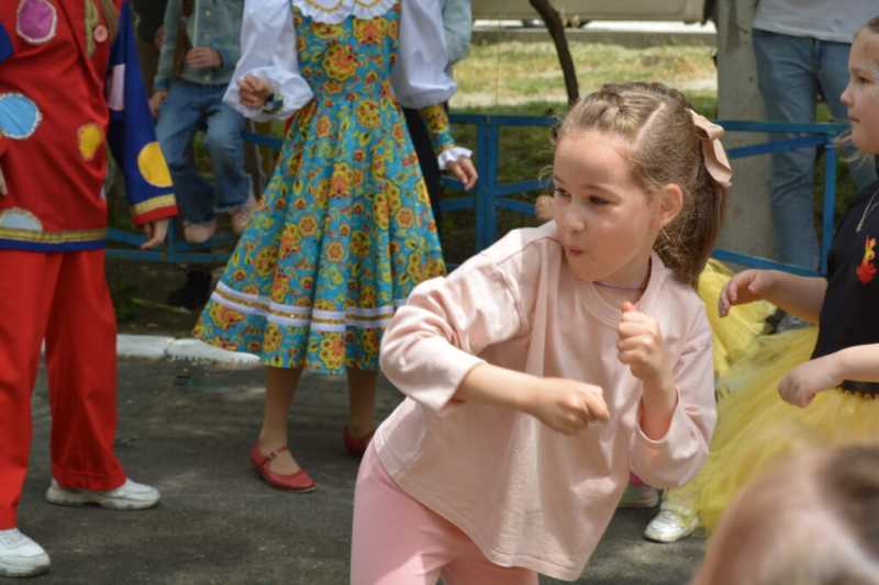 Самый длинный дом Новороссийска от души отметил День соседа