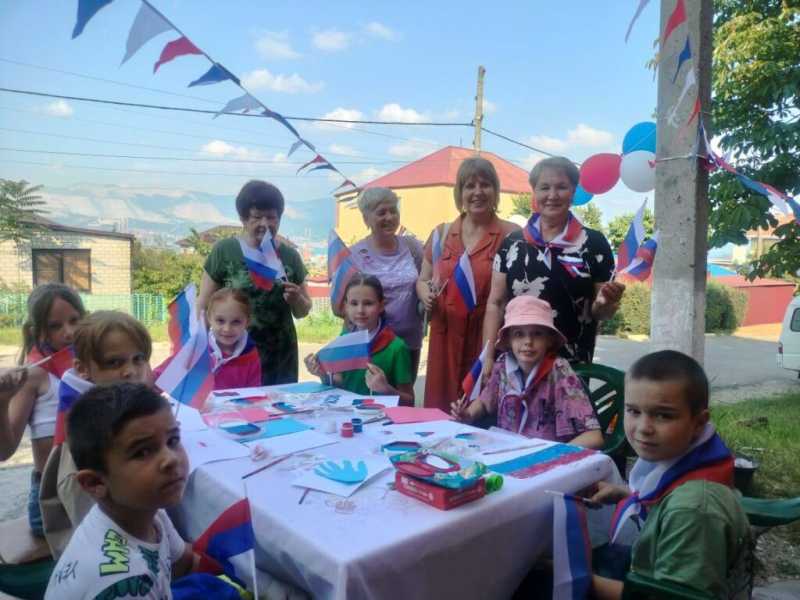 Сувениры, песни о Родине, каша и брызги-визги. Новороссийск отмечает День России