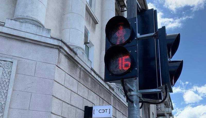 В городе-герое Новороссийске устанавливают новые светофоры