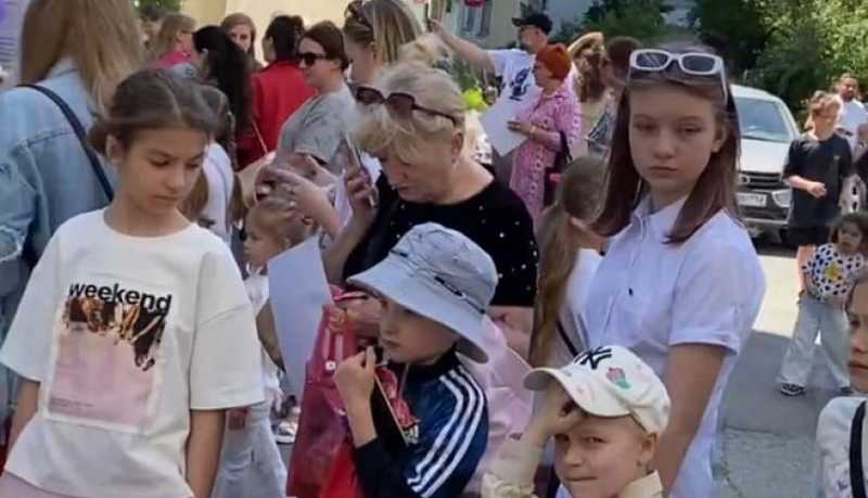 В Новороссийске День защиты детей отмечают с праздничным настроением, играми, подарками и благотворительными акциями