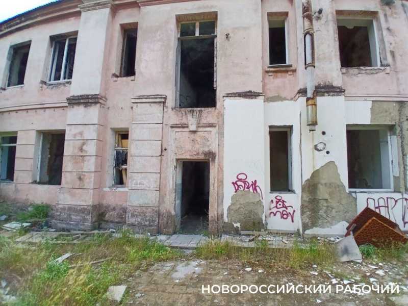 В Новороссийске на даче гласного дореволюционной Думы проводят депутатские приемы