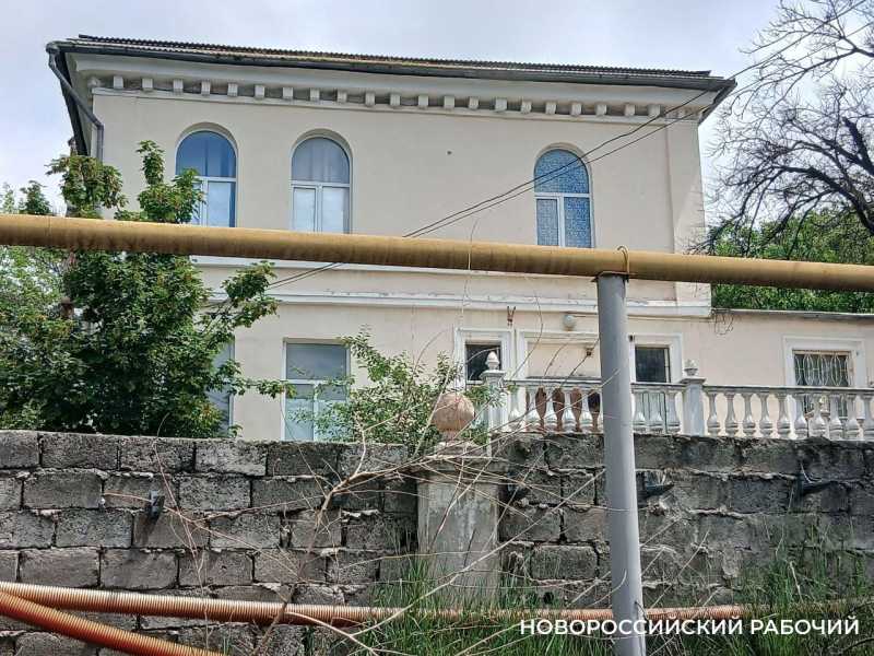 В Новороссийске на даче гласного дореволюционной Думы проводят депутатские приемы