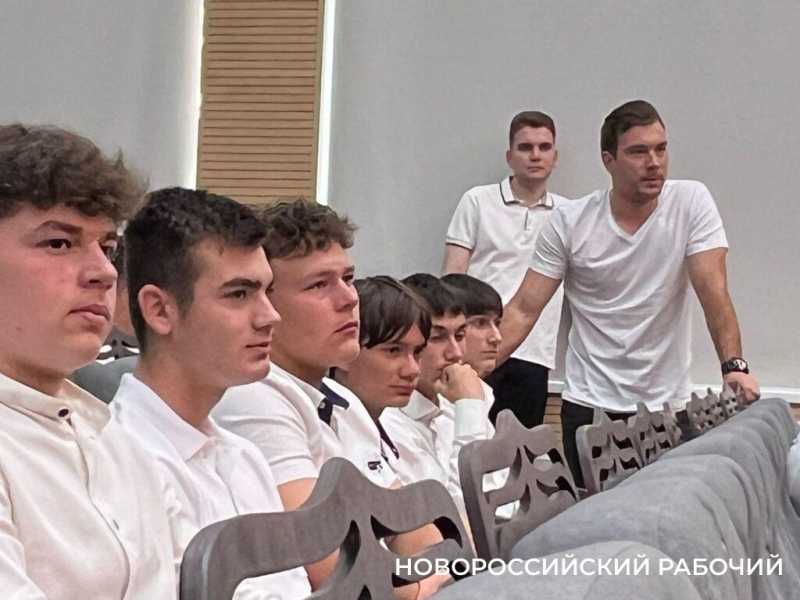 В Новороссийске наградили лучших юных футболистов — любителей