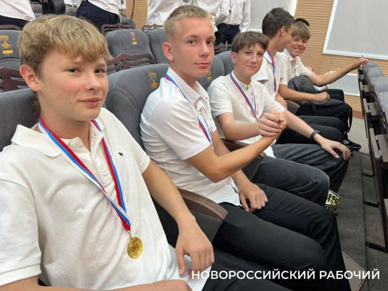 В Новороссийске наградили лучших юных футболистов — любителей